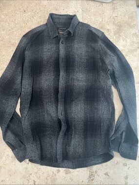 Peacocks Men's Black Plaid Long-Sleeve Button-Down Shirt